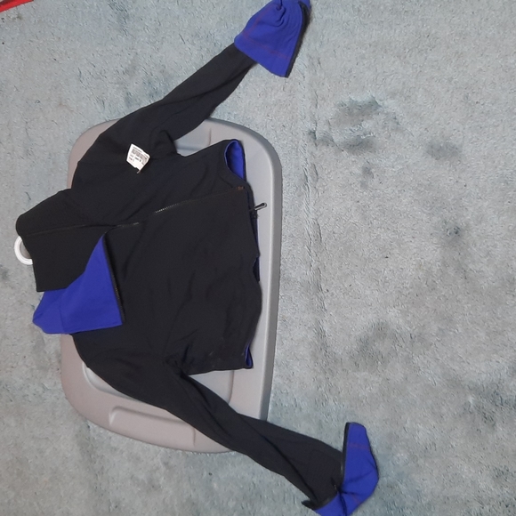 Lululemon black crop jacket - Picture 3 of 4
